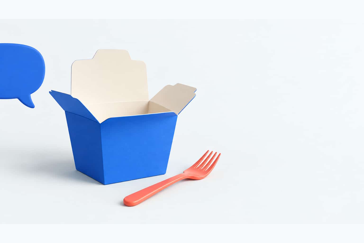 Barquette à emporter bleu mat ouverte avec une fourchette corail et une bulle de dialogue bleue coupée par le bord, rendu 3D éditorial