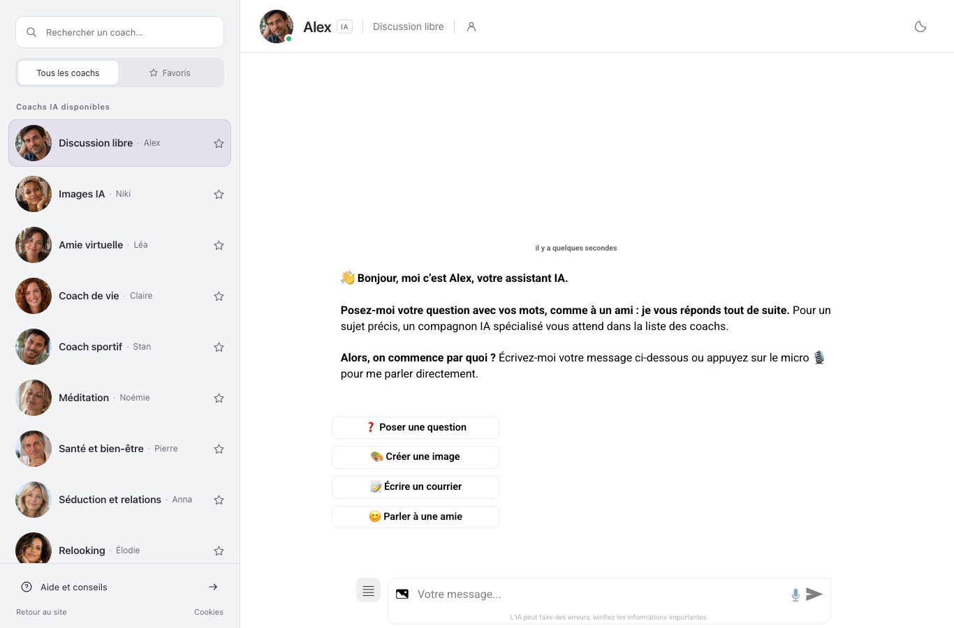 Écran d’accueil de Nation AI Chat : à gauche la liste des coachs spécialisés, au centre le message de bienvenue de l’assistant Alex, quatre boutons de départ, et sous la zone de saisie le rappel que l’IA peut faire des erreurs